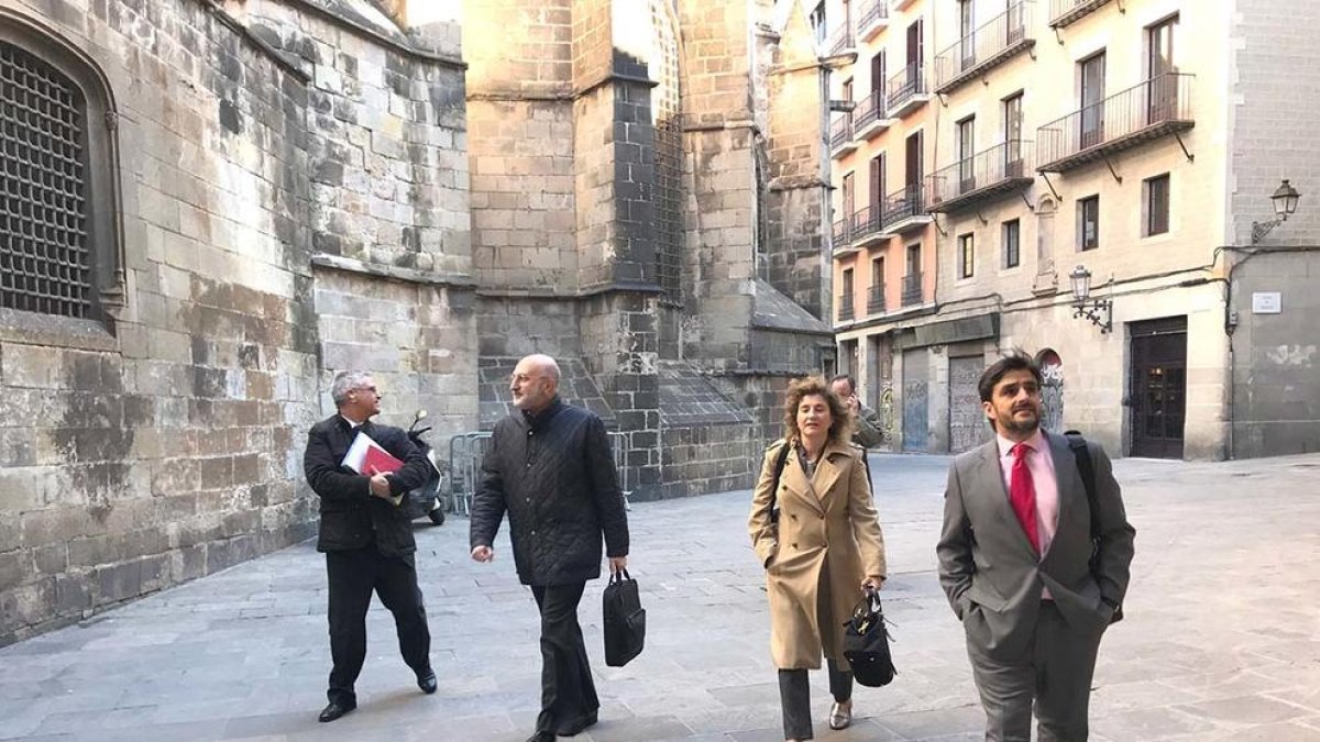 El exembajador de España en Paraguay 'ocupa' el Departamento de Exteriores de la Generalitat