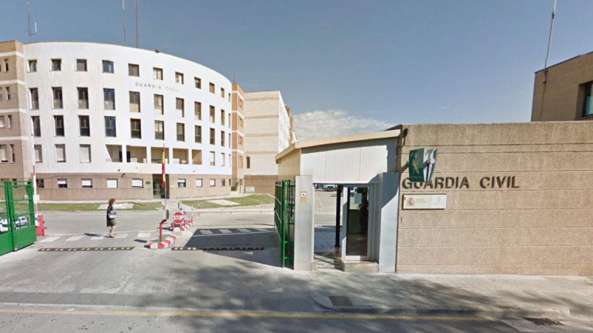 Expedienten a una guàrdia civil per absentar-se uns minuts per posar-se una compresa