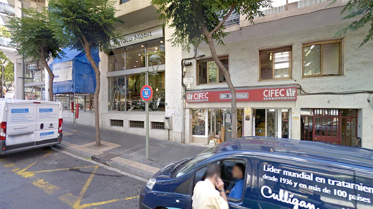 Los trabajadores denuncian la Ferretería Anguela porque hace siete meses que no cobran