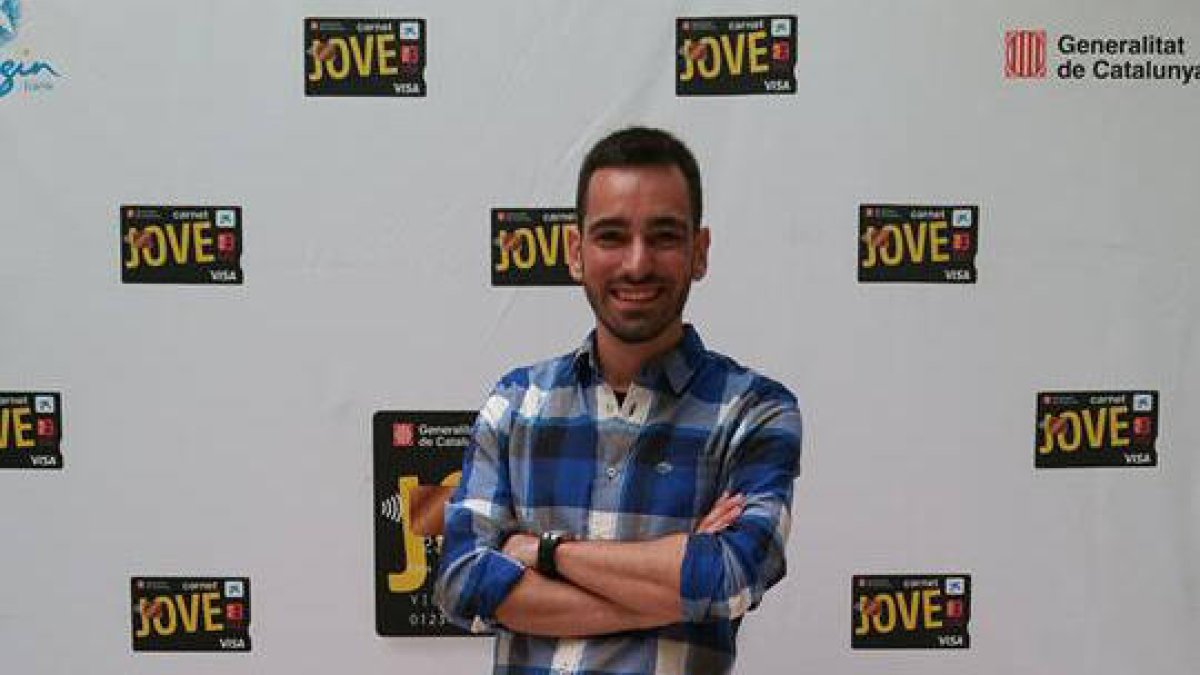 Un reusense busca 'likes' para aparecer en el spot del Carnet Jove 2018