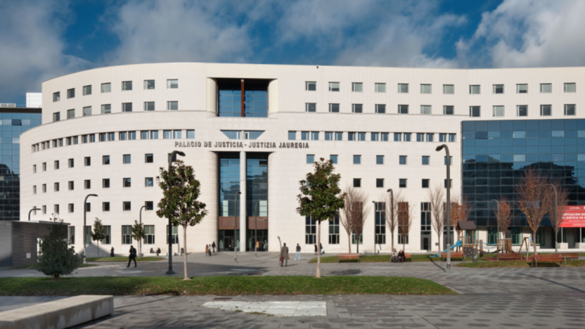 Cuatro años de prisión para grabar a 326 mujeres en el lavabo de su bar