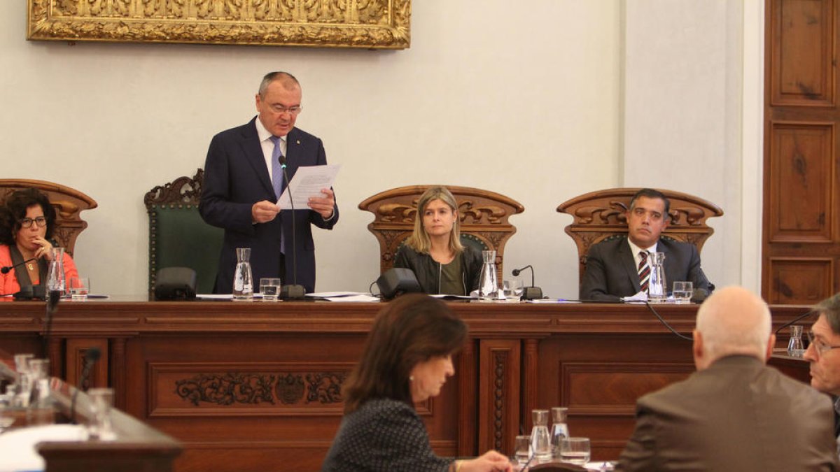 El suport a Pellicer frustra tota opció d'una moció de censura per sis mesos