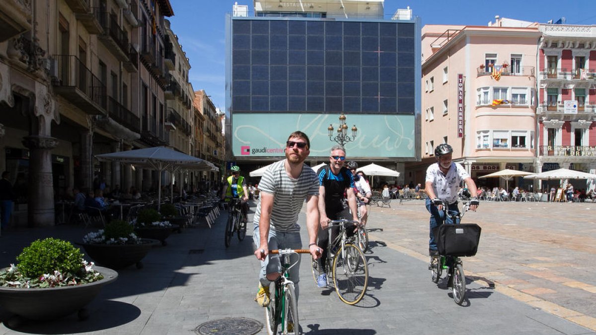 El casco antiguo estrenará señalización para adaptarse a las bicicletas en junio