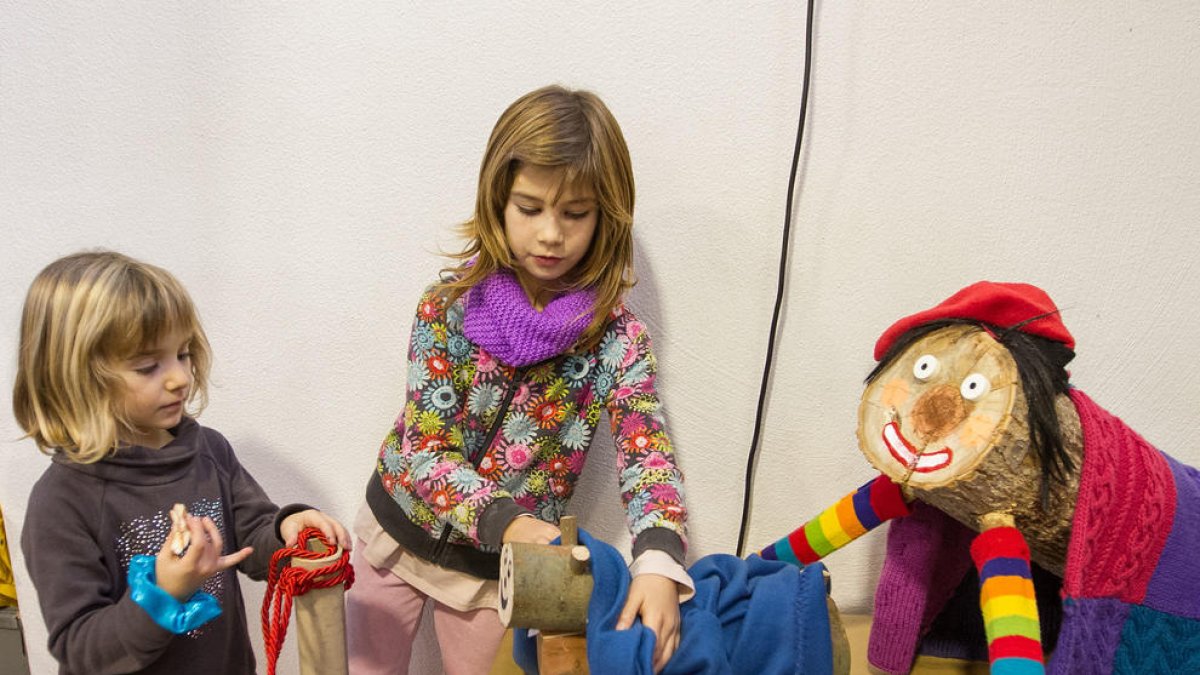 Leños de la ciudad y de otros lugares en Trobada de l'Escola la Vitxeta
