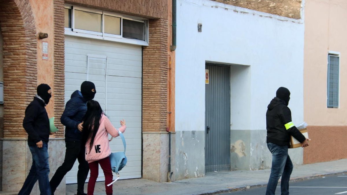 Operació contra el blanqueig de capitals procedents del tràfic de drogues a Amposta