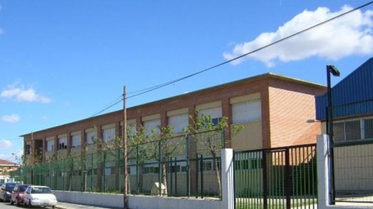 Una alumna de Ascó gana el quinto premio IDECE con un trabajo sobre la toponimia asconense en la obra de autores locales