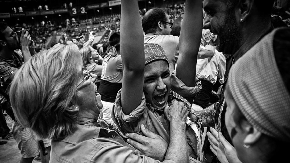 L'essència de la dona castellera captada per l'objectiu de 13 fotògrafs