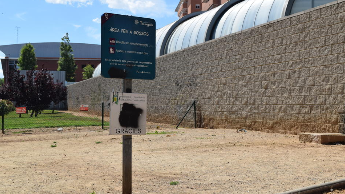 Cuestionan el servicio de detectives privados para reducir los excrementos de perros a la vía pública