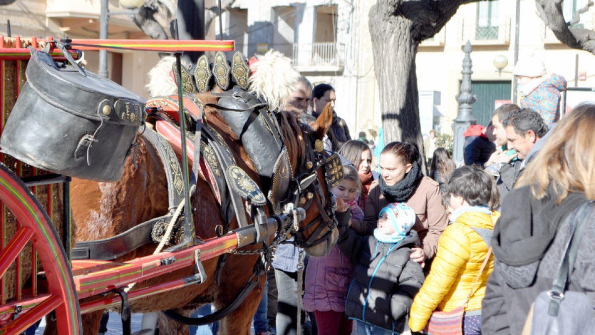 Los caballos y los carruajes llenan las calles de Valls