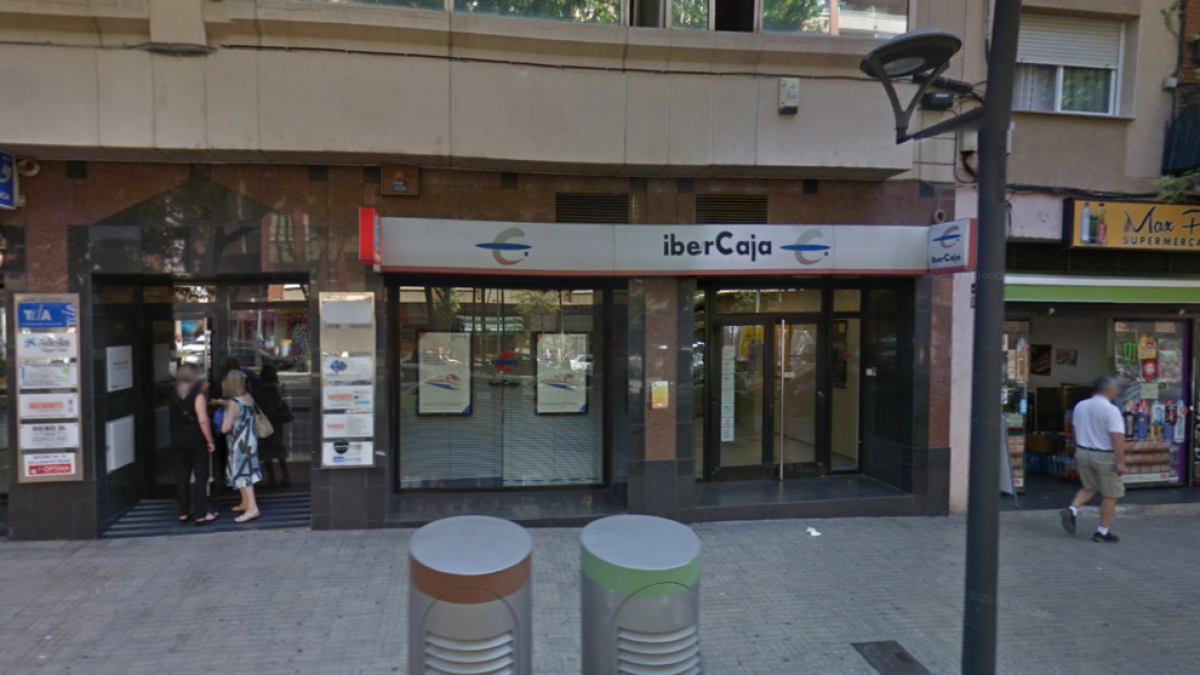 Atraco fallido en una oficina de Ibercaja de Reus por la intervención de uno de los clientes