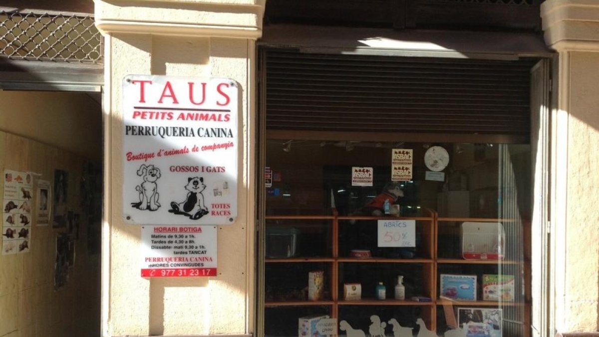 Obren un expedient a una botiga d'animals de Reus per incompliment de la Llei de Protecció Animal