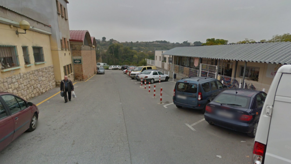 Queman cuatro coches en un incendio en el parking de la Cooperativa de Valls