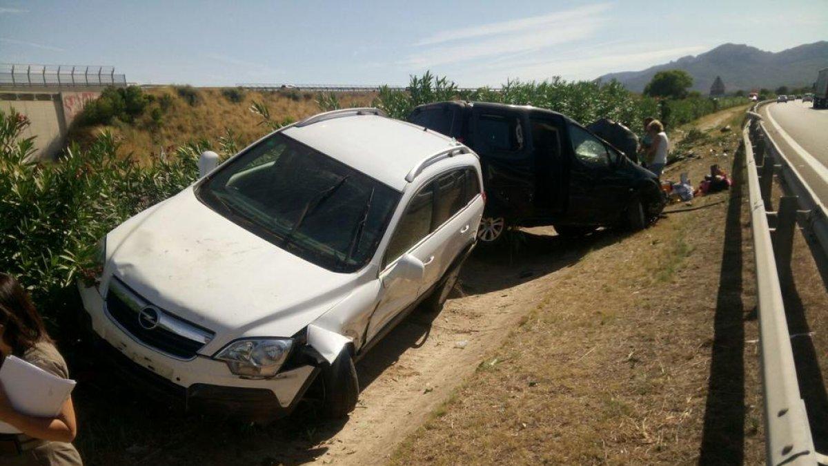 Un turisme i una furgoneta xoquen a l'AP-7 a Mont-roig del Camp