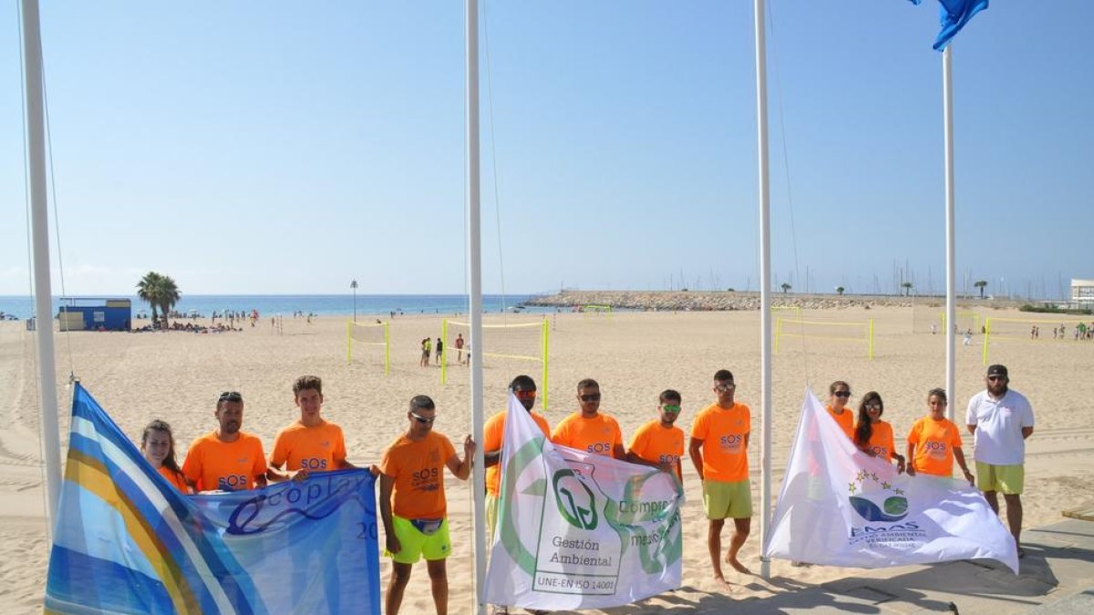 La Paella y Barrio Marítimo mantienen la bandera Ecoplayas