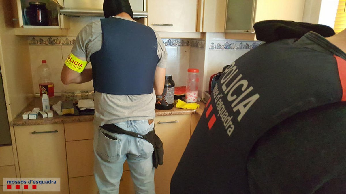 Encuentran heroína pura, marihuana y vehículos robados en el operativo de Campclar