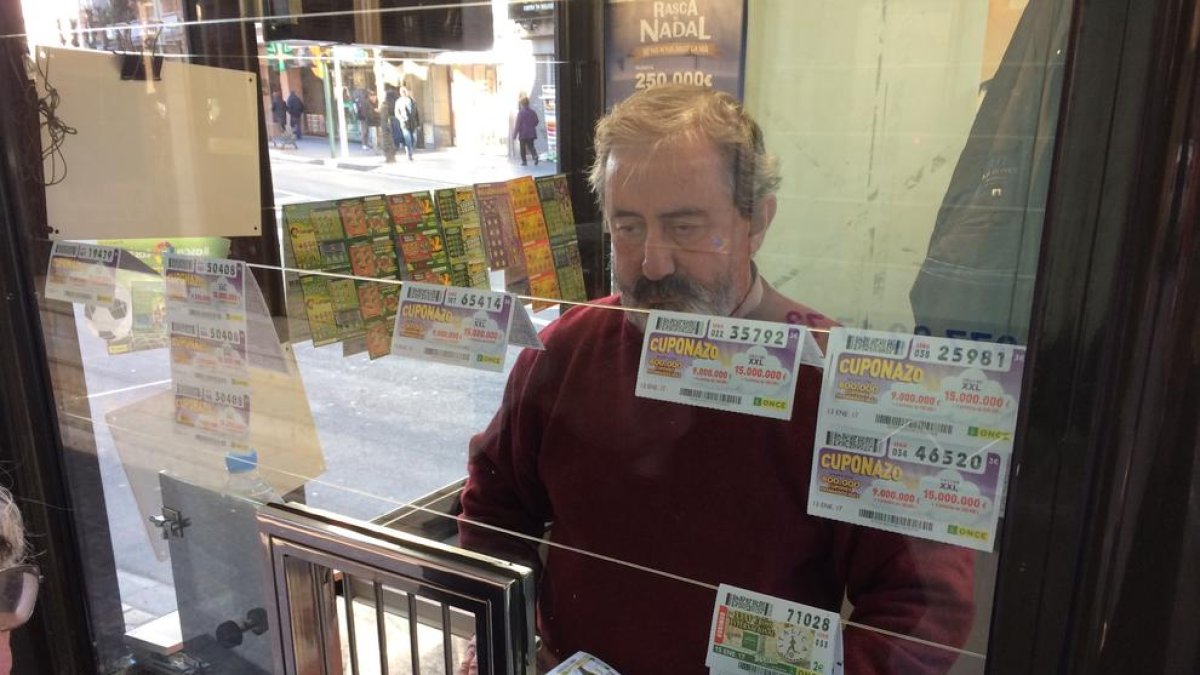 Roban a un ciego 98 cupones por valor de 318 euros y el ONCE le hace pagar