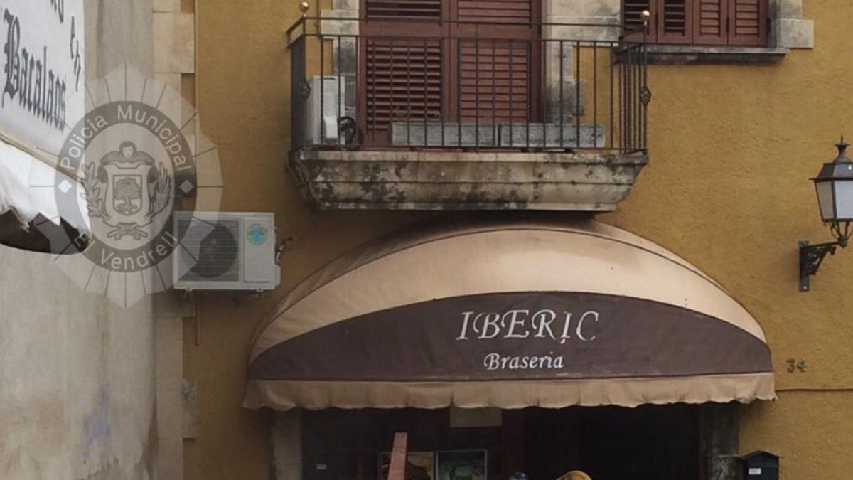 Un incendi afecta una cuina i un pis al Vendrell