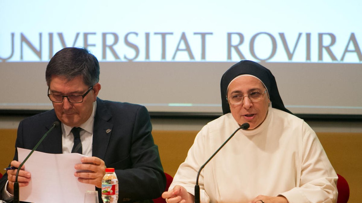 Sor Lucía Caram: «Un pacient no és un malalt, cal humanitzar-lo»