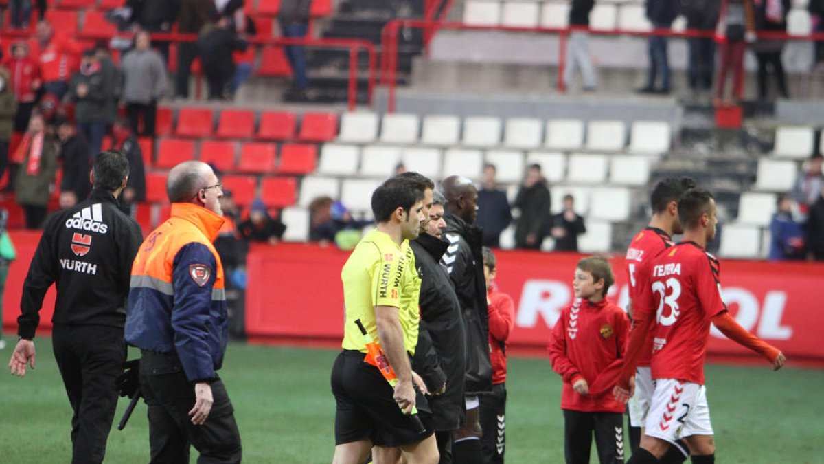 Una docena de expulsiones entre Liga y Copa en un Nàstic que no levanta ninguno