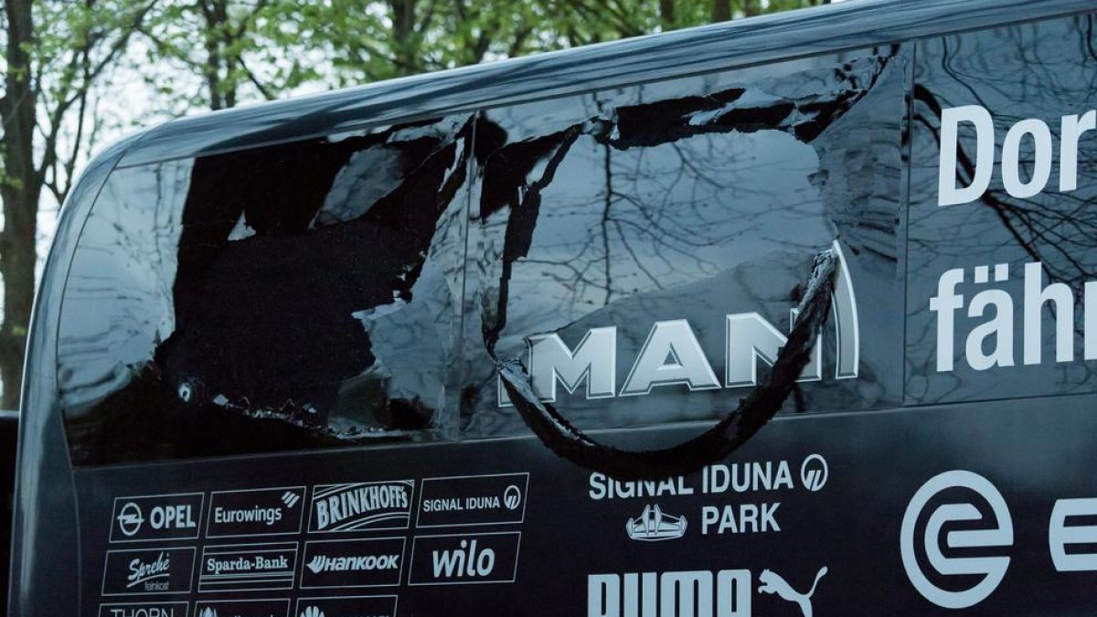 Marc Bartra, ferit a causa d'una explosió al costat de l'autocar del Borussia Dormund