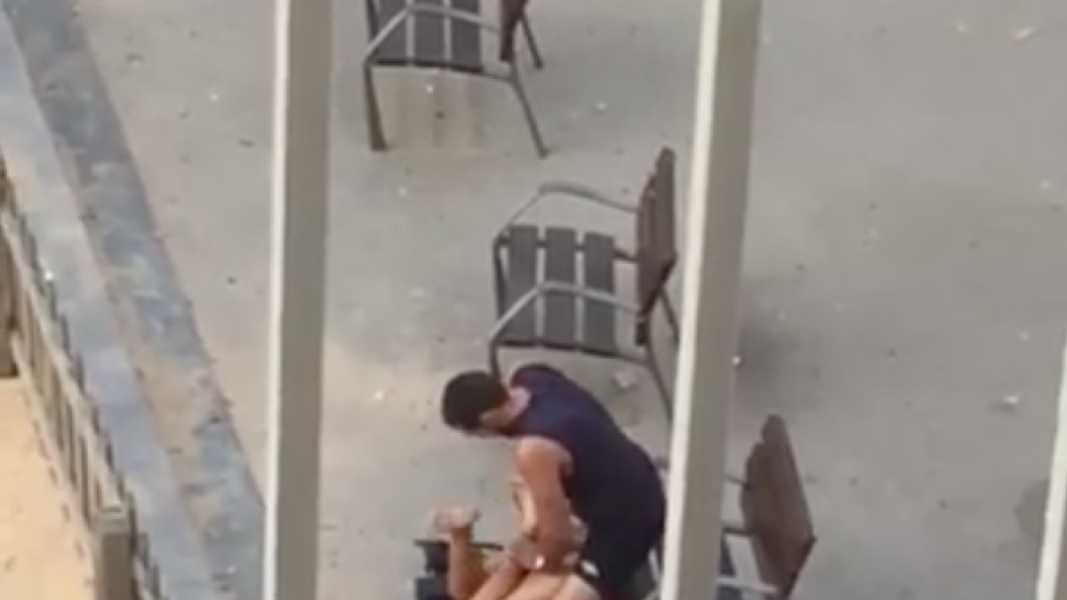 Denuncian a dos jóvenes que practicaban sexo a plena luz del día