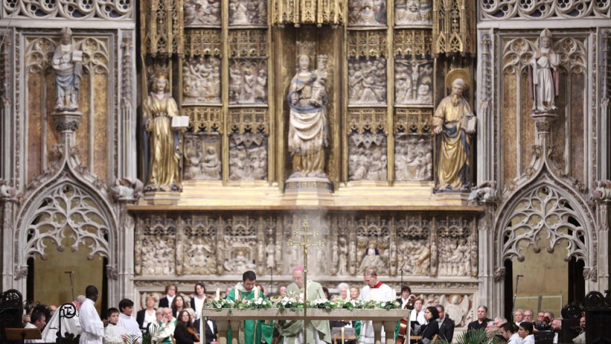 Una Catedral plena de gom a gom, testimoni de la tradició cristiana