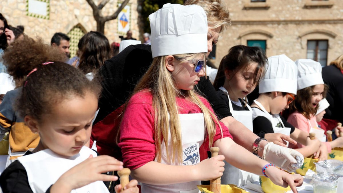 La Xatonada Popular da inicio a la Decimoquinta Gastronómica en Calafell