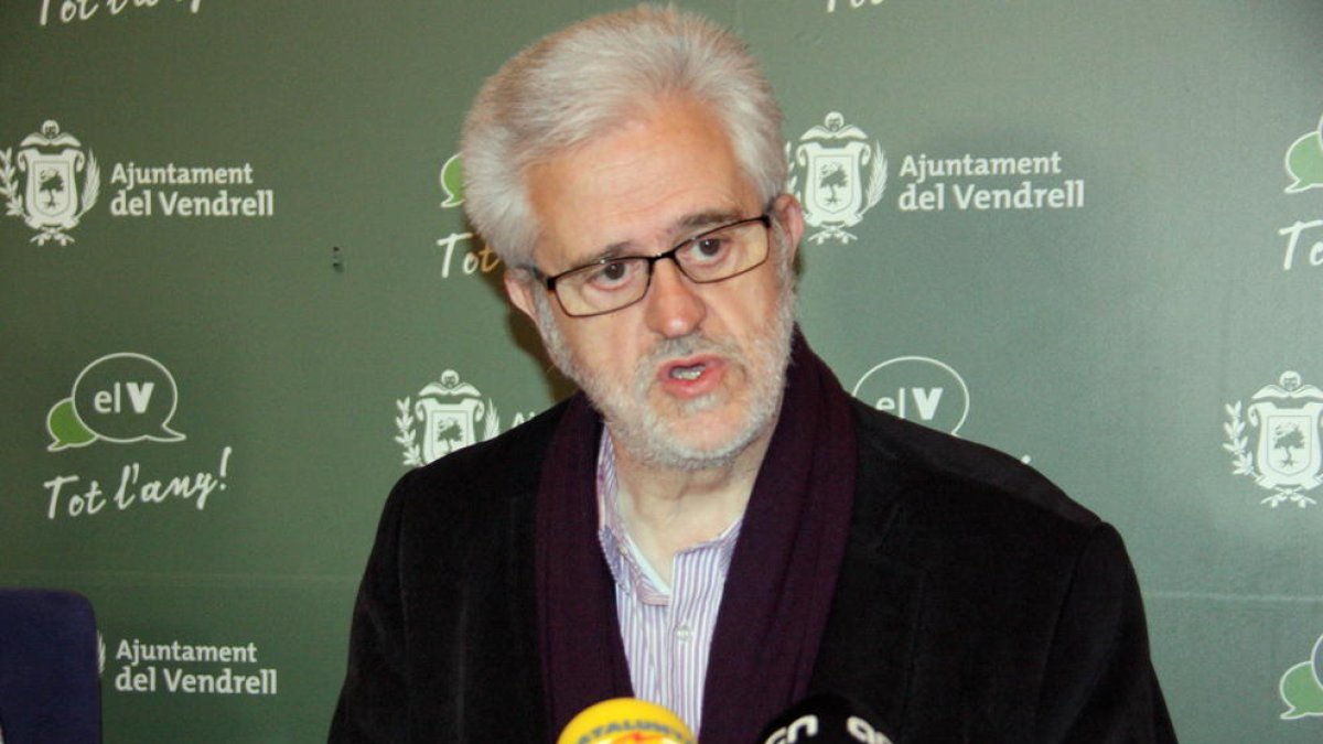 Carnicer denuncia el «chantaje» de Mata por hacer una contratación en dedo