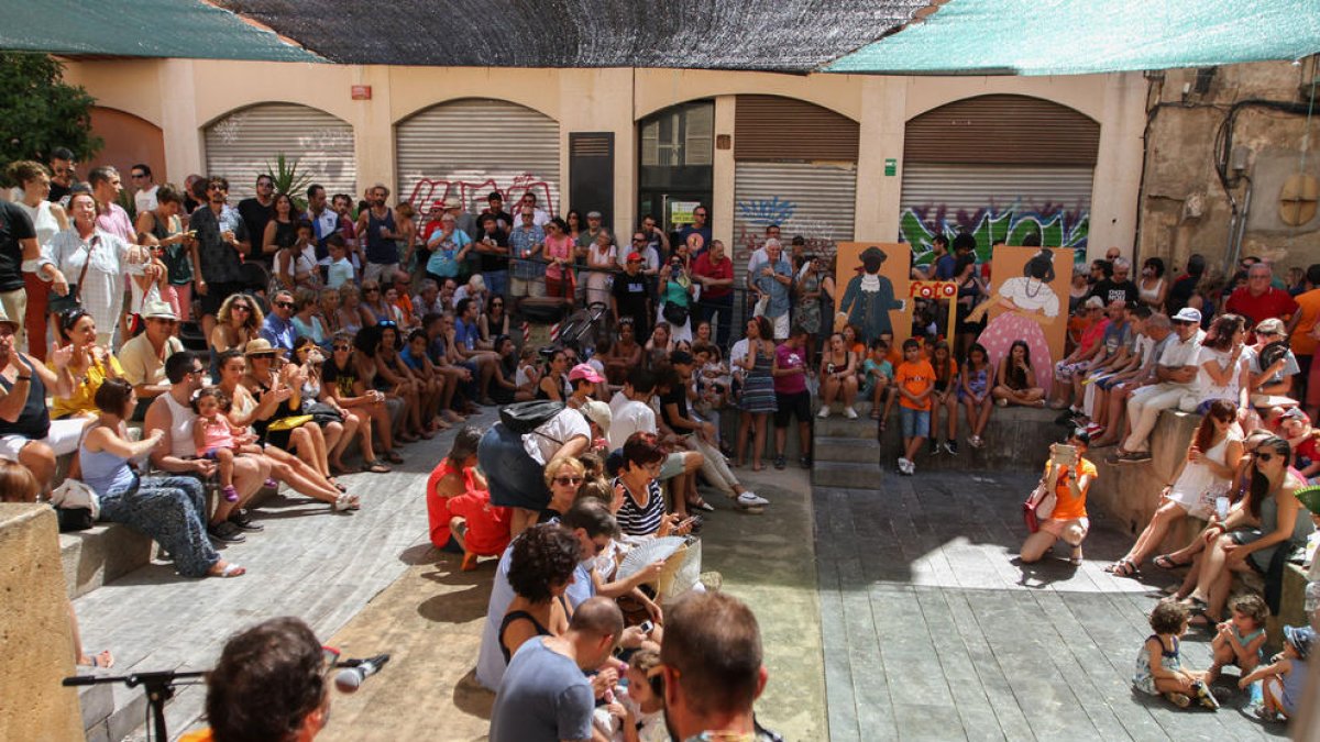 Nil Fabra i Àlex Pereira s'emporten el concurs de disfresses del vermut popular de Dames i Vells