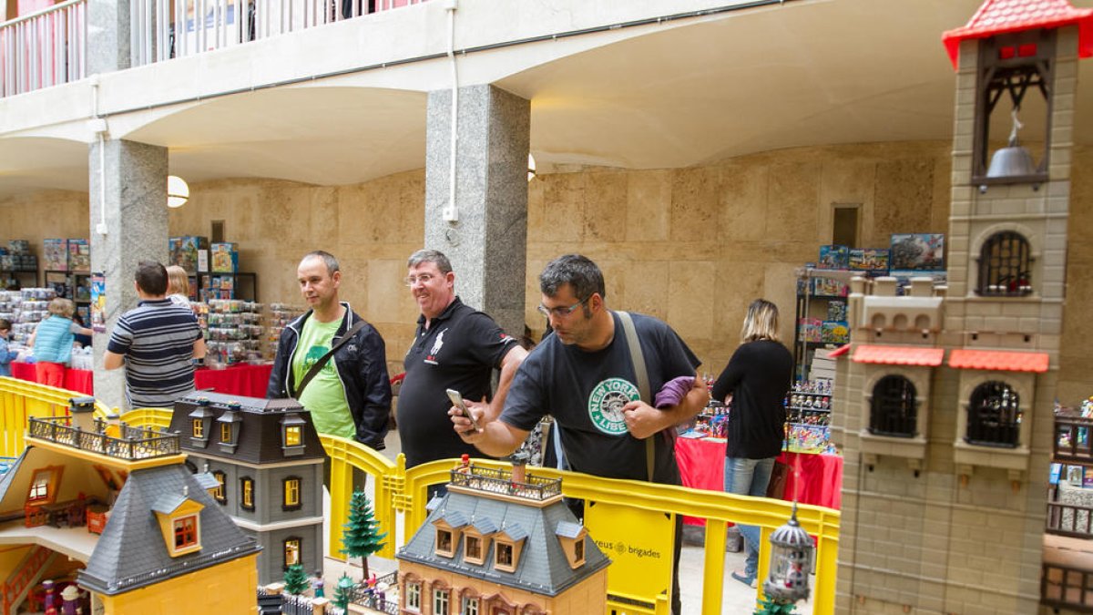 La primera fira del Playmobil aplega 1.500 aficionats