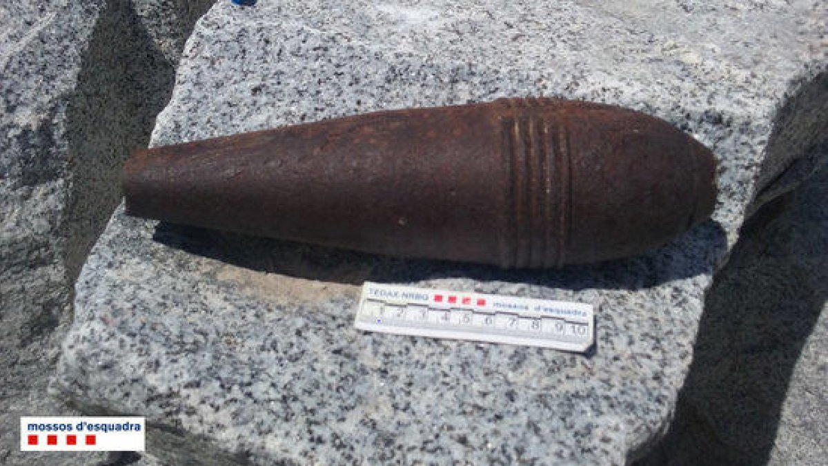 Herido grave después de explotarle una granada de mortero de la Guerra Civil