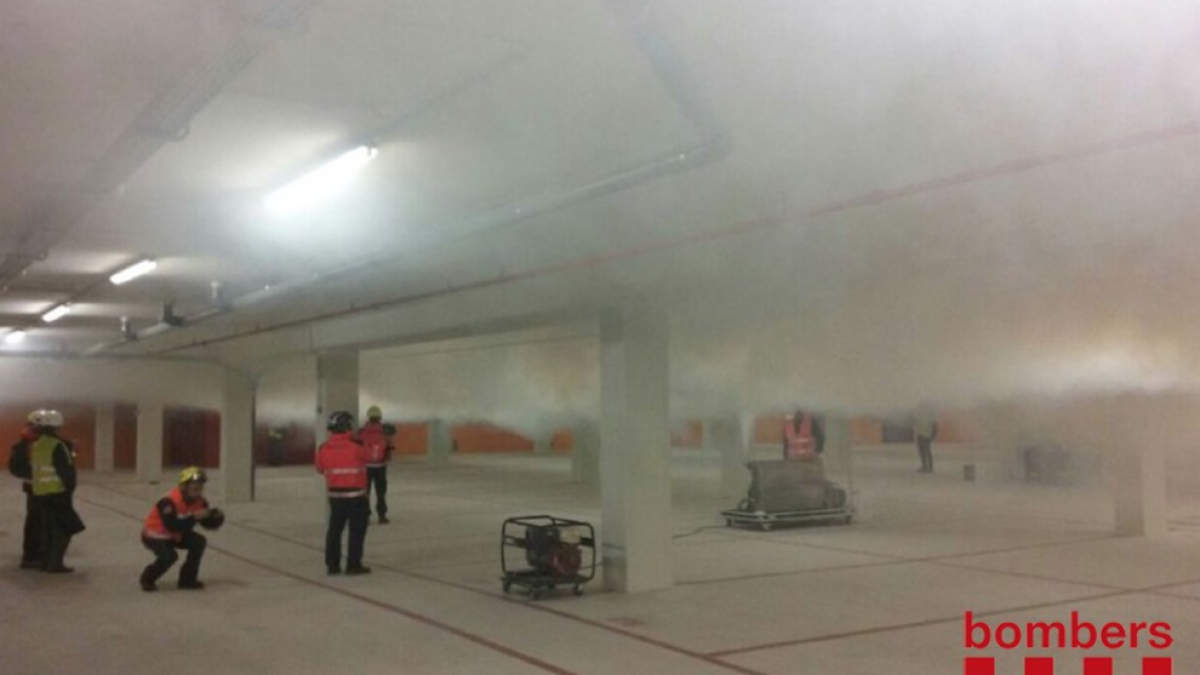 Realizan un simulacro de incendio al parking subterráneo del Mercado Central
