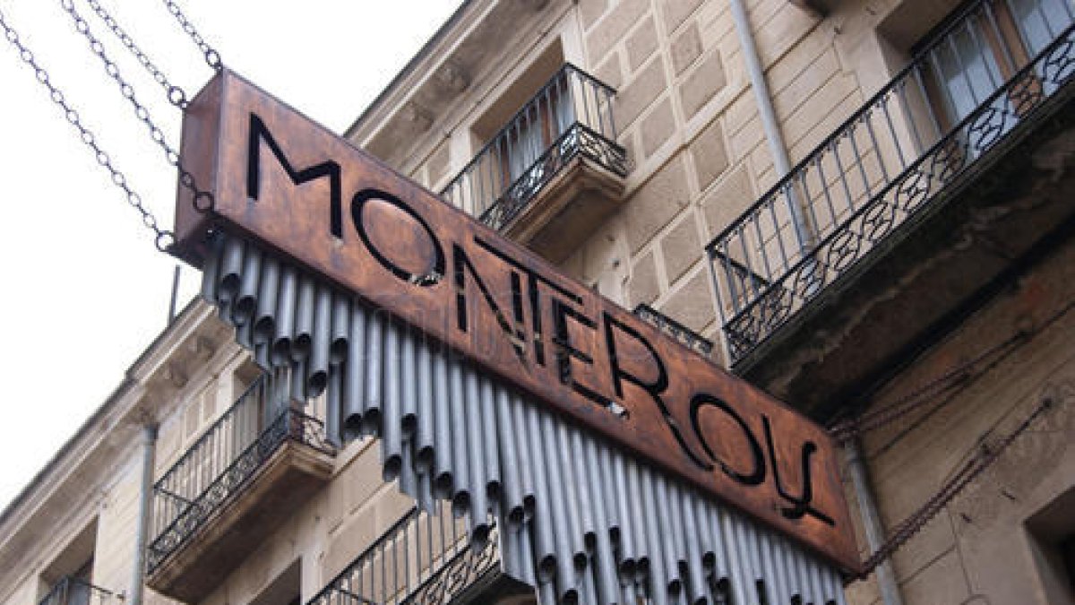 Ingressa a presó un home per sis robatoris amb força en establiments comercials de Reus