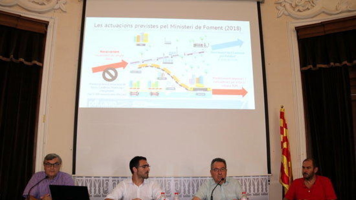 Plataformas en defensa del ferrocarril de Tarragona recelan del tercer hilo de Fomento y piden frente común a los municipios