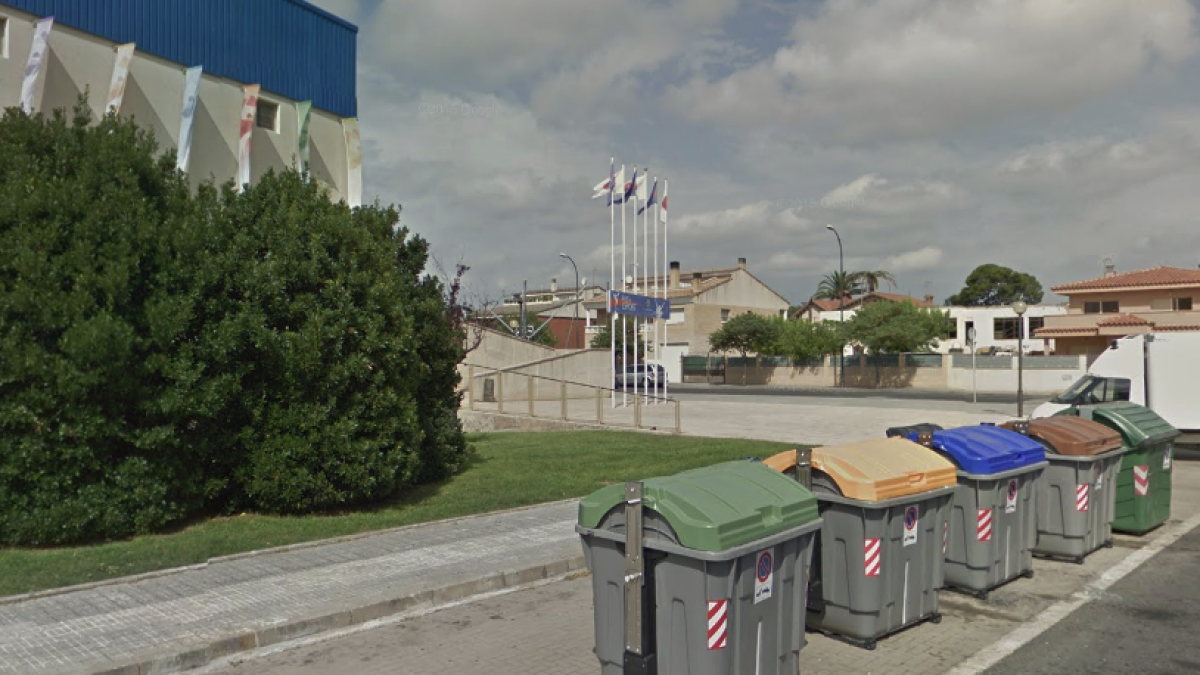 Cremen tres contenidors a Reus