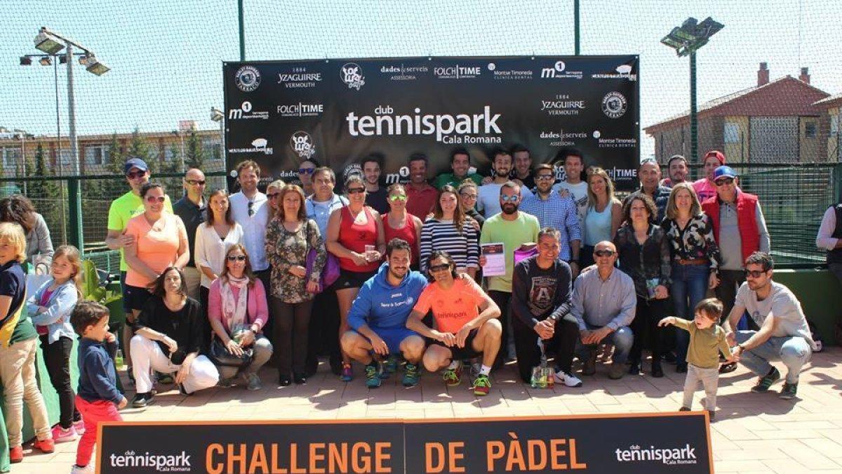 Ruben Peña con Joan Pifarré, y Nikki Bowen con Meri Matamoros, ganadores del Challenge de TennisPark