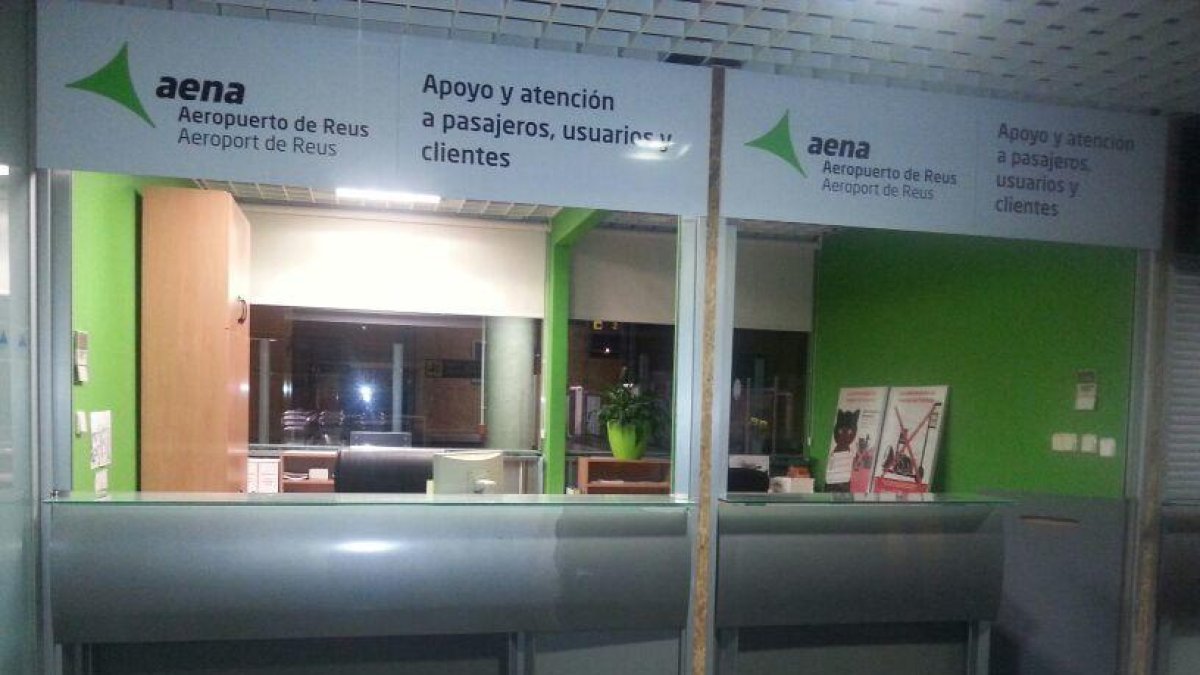 L'Aeroport opera tres dies sense atenció al viatger per retallades de personal