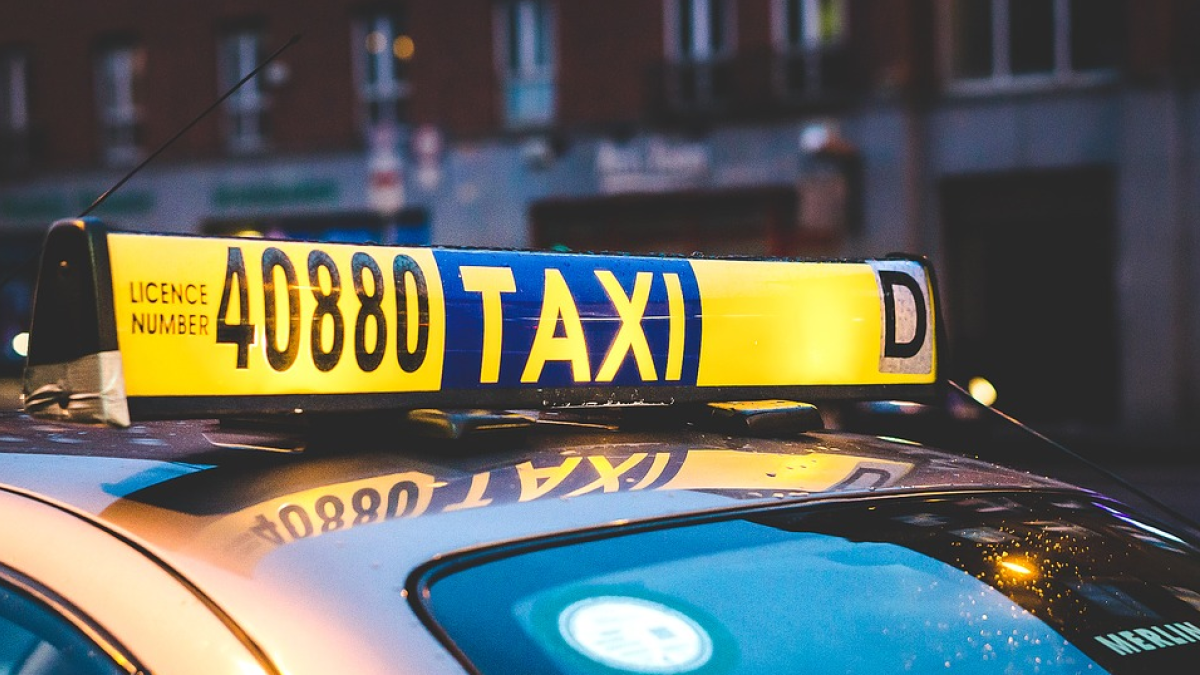 Deu mesos de presó per fer un 'sinpa' de 800 quilòmetres a un taxista