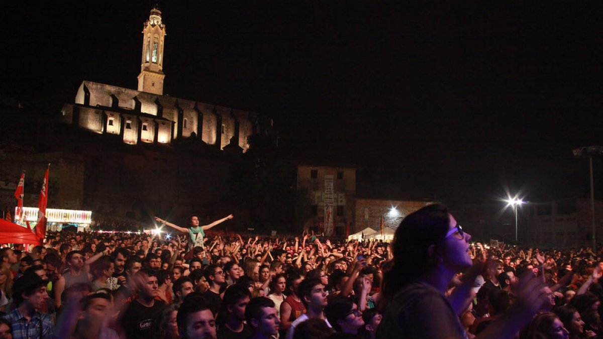 Valls crea un protocolo para frenar las agresiones sexistas en las fiestas