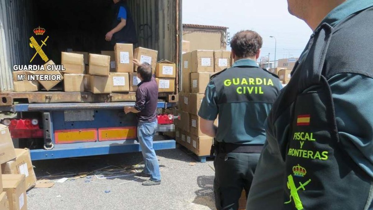 La Guardia Civil interviene productos falsificados por valor de unos 75.000 euros