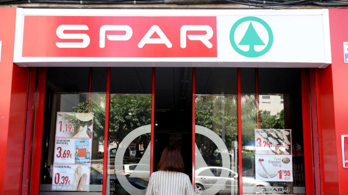 Un tall de llum provoca afectacions a alguns locals del bloc Sant Tomàs