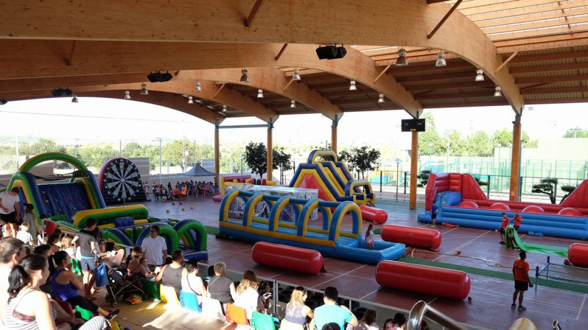 Humor Amarillo i el tobogan aquàtic, protagonistes a la Pobla dissabte passat