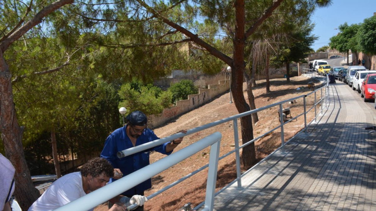 Posen una barana de seguretat al carrer Johann Sebastian Bach