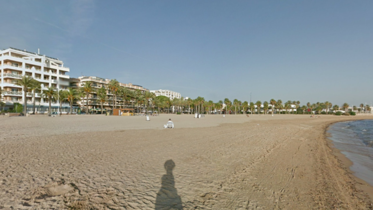 Crema el magatzem d'una guingueta de la platja de Ponent de Salou