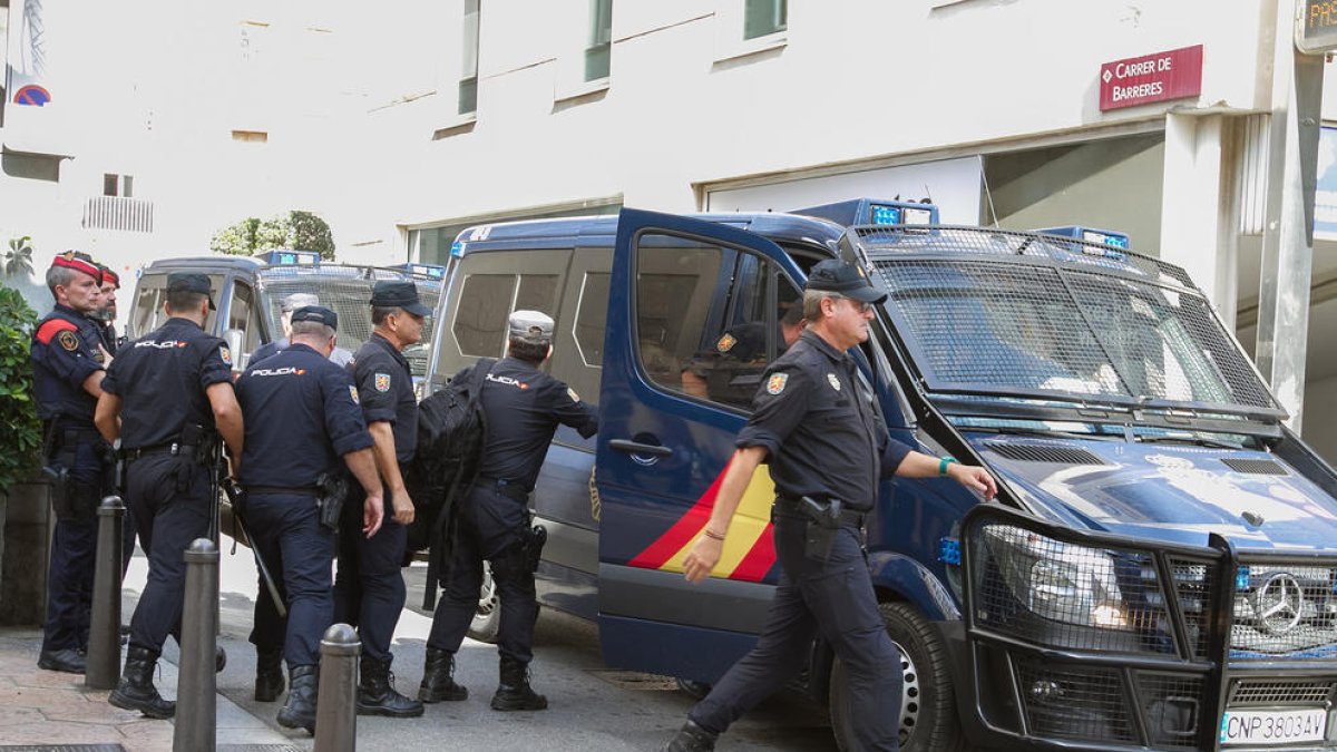 Se marchan todos los agentes de la Policía Nacional alojados en el hotel Gaudí de Reus