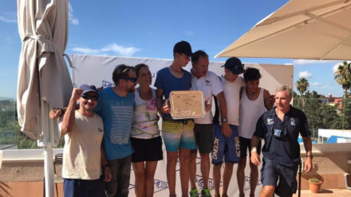 El Club Marítimo Torredembarra recupera la 'Safata' delante del de Altafulla