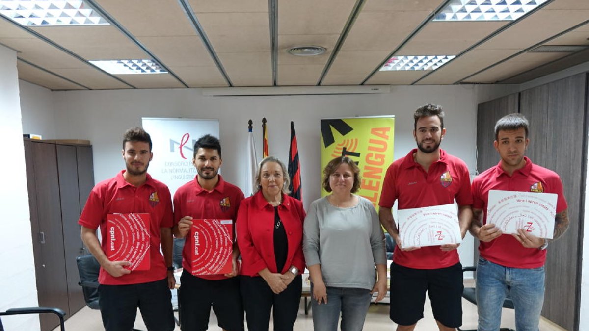 Los jugadores del Reus Deportiu La Fira forman parejas lingüísticas
