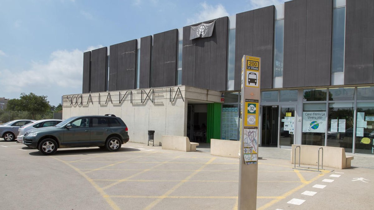 Los vecinos de la urbanización Sant Joan se quedan sin bus cuando se acaba el curso