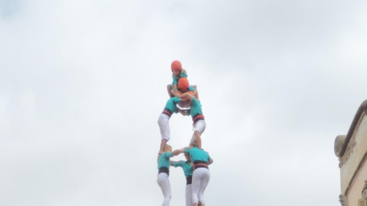 Els Castellers de Vilafranca descarreguen un nou 3de10fm a la plaça de la Vila de l'Arboç