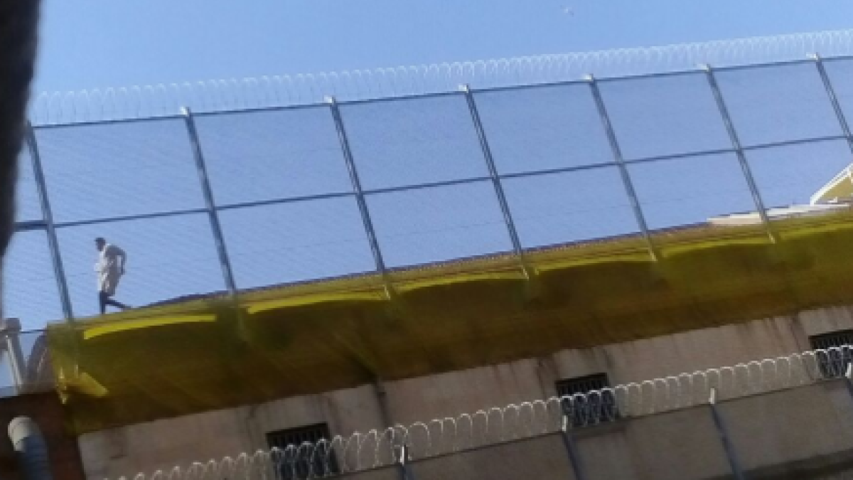 Un interno de la Modelo intenta huir por el tejado